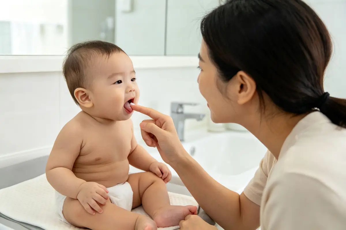 Baby Oral Thrush: Recognition, Treatment & Prevention — A Mom's Guide