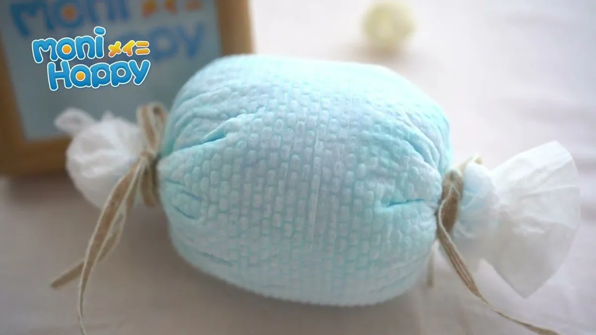 Monihappy baby diapers，peel back the wrapper — soaked inside, yet dry on top. — video still